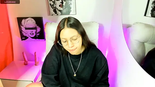 Snapshot of SamanthaRoldaan chatting on April 9, 2026, 3:07 pm SamanthaRoldaan online show from April 9, 2026, 3:07 pm