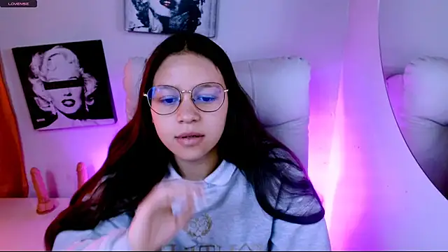 Snapshot of SamanthaRoldaan chatting on March 9, 2026, 2:42 pm SamanthaRoldaan online show from March 9, 2026, 2:42 pm