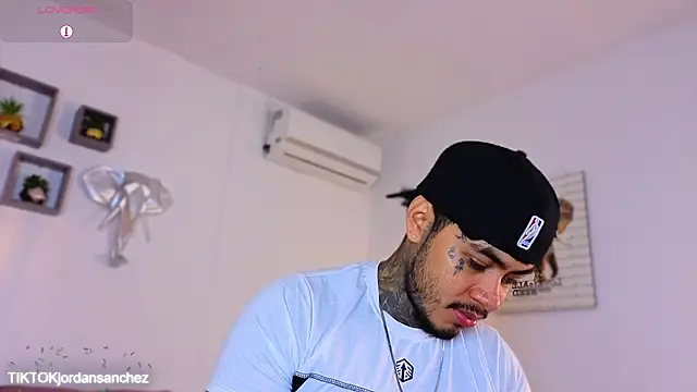 JordanSmiith  online show from January 11, 2026, 4:25 pm