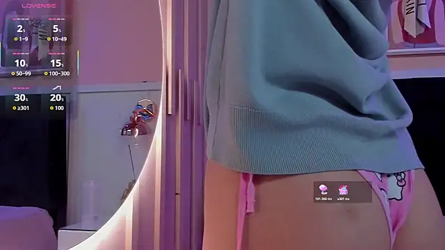 chloe watson  online show from November 21, 2025, 7:57 pm