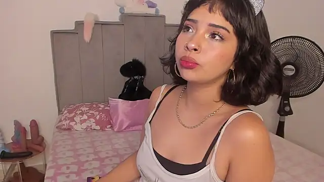 Snapshot of chloe_watson_ chatting on July 9, 2026, 12:11 am chloe watson online show from July 9, 2026, 12:11 am