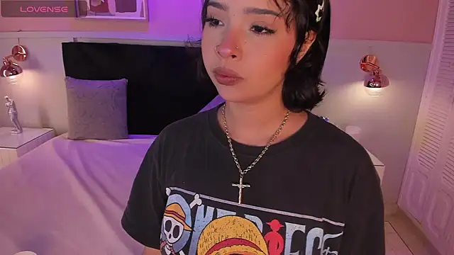chloe watson  online show from May 20, 2026, 7:33 pm