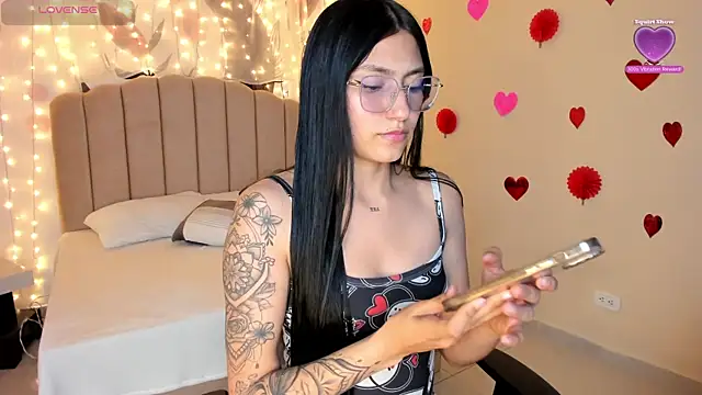  allondra  online show from February 24, 2025, 2:08 am