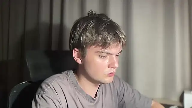 superfluboy  online show from September 10, 2025, 4:06 pm