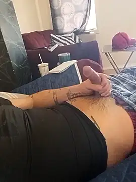 prettyboi6992 online show from February 11, 2026, 5:46 pm