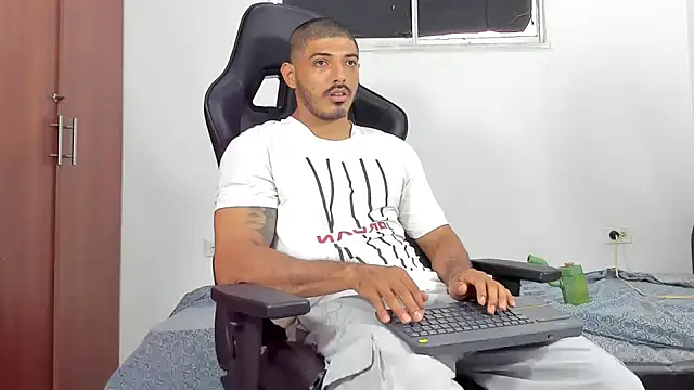 Snapshot of joris_vo chatting on December 4, 2024, 3:15 pm joris vo online show from December 4, 2024, 3:15 pm