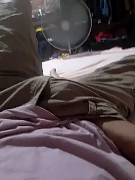 Snapshot of SwiggedThaw chatting on October 22, 2025, 9:24 pm SwiggedThaw online show from October 22, 2025, 9:24 pm