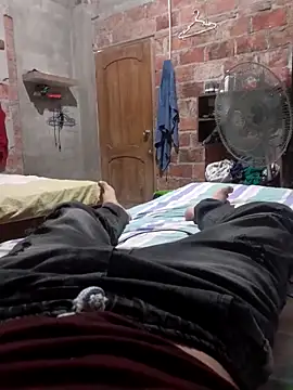 Snapshot of SwiggedThaw chatting on October 6, 2025, 7:47 pm SwiggedThaw online show from October 6, 2025, 7:47 pm