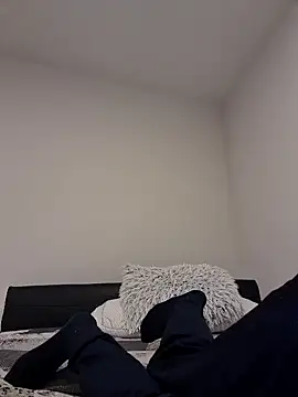 suarez1235 online show from December 2, 2025, 9:27 pm