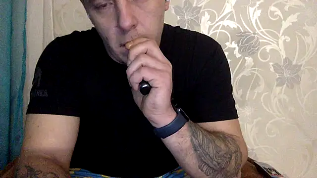 Snapshot of KristiDan chatting on December 14, 2025, 9:42 pm KristiDan online show from December 14, 2025, 9:42 pm