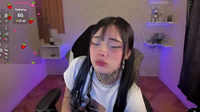 Snapshot of mia_catt05 chatting on January 15, 2025, 6:54 am mia catt05 online show from January 15, 2025, 6:54 am