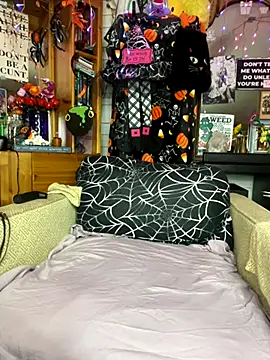 TrenaAnne online show from September 26, 2025, 2:02 pm