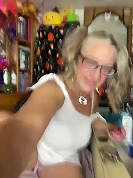 TrenaAnne online show from September 9, 2025, 2:32 am