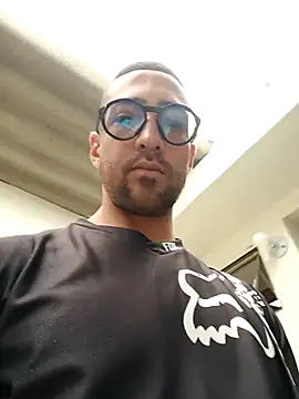 sebasxx97 online show from September 9, 2025, 2:26 pm