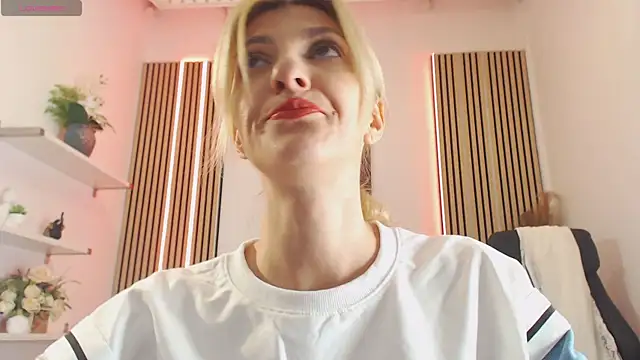 RileyLanna online show from November 10, 2025, 4:39 am