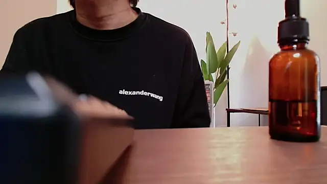 POCARI SWEAT online show from April 4, 2026, 12:50 am