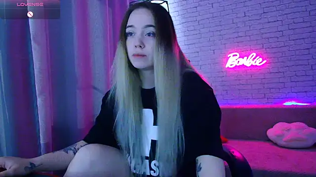 -Stacyy- online show from September 19, 2025, 5:00 am