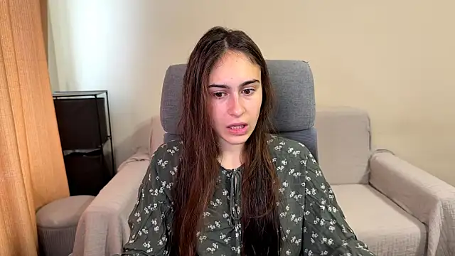 Snapshot of AliceKolltt chatting on October 15, 2025, 7:49 am AliceKolltt online show from October 15, 2025, 7:49 am