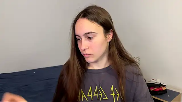 AliceKolltt online show from April 19, 2026, 9:28 pm
