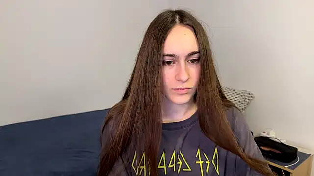 AliceKolltt online show from April 22, 2026, 8:37 pm