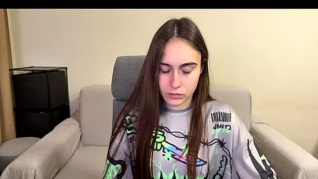 Snapshot of AliceKolltt chatting on December 3, 2025, 1:54 pm AliceKolltt online show from December 3, 2025, 1:54 pm