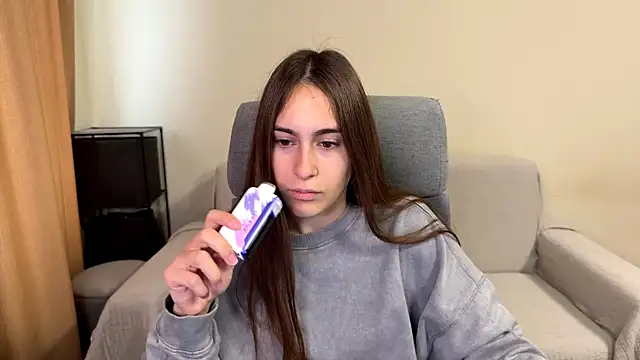 Snapshot of AliceKolltt chatting on October 21, 2025, 7:52 am AliceKolltt online show from October 21, 2025, 7:52 am