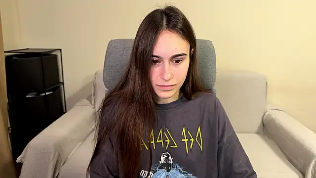 Snapshot of AliceKolltt chatting on February 24, 2026, 7:04 pm AliceKolltt online show from February 24, 2026, 7:04 pm