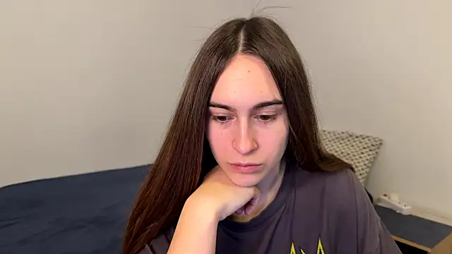 AliceKolltt online show from May 1, 2026, 9:31 pm