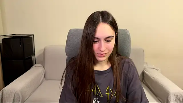 AliceKolltt online show from April 15, 2026, 7:58 pm