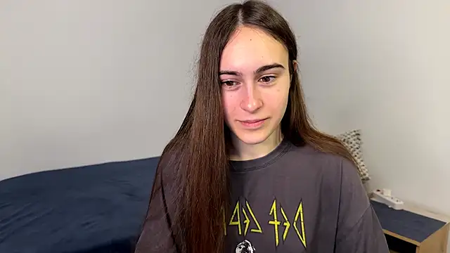 AliceKolltt online show from May 3, 2026, 12:05 am