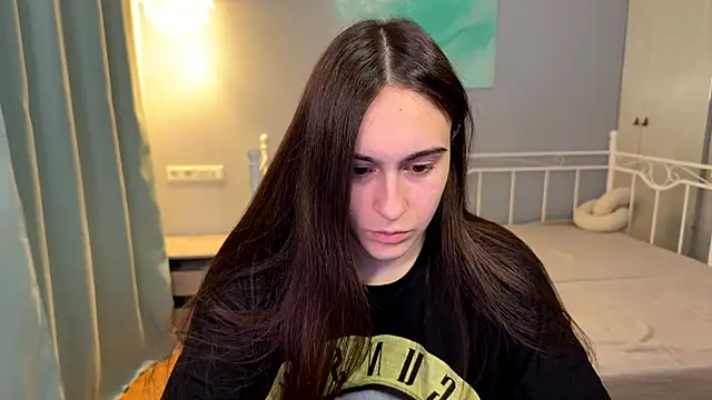 Snapshot of AliceKolltt chatting on June 19, 2026, 8:47 pm AliceKolltt online show from June 19, 2026, 8:47 pm