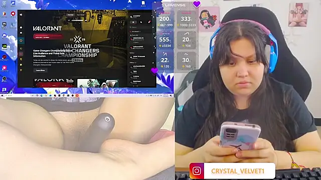 Snapshot of crystal7u7 chatting on October 28, 2025, 8:30 pm crystal7u7 online show from October 28, 2025, 8:30 pm