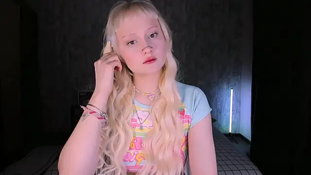 MariaMango online show from November 9, 2025, 1:37 pm