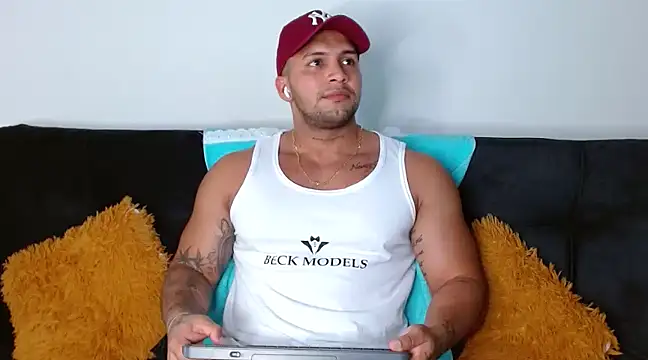 Snapshot of frank_myles chatting on February 24, 2025, 8:47 pm frank myles online show from February 24, 2025, 8:47 pm