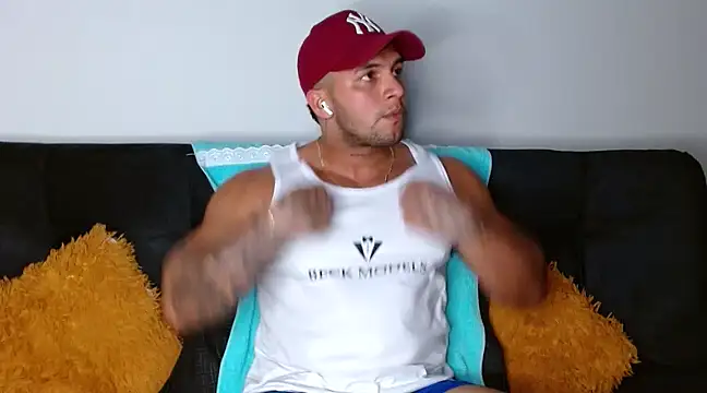 Snapshot of frank_myles chatting on February 25, 2025, 2:58 am frank myles online show from February 25, 2025, 2:58 am