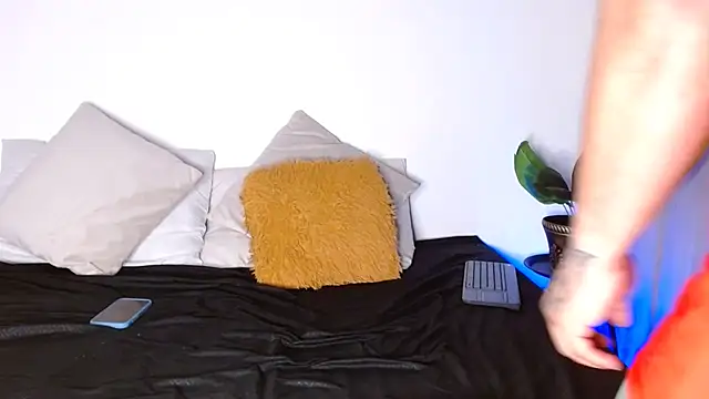 Snapshot of frank_myles chatting on February 8, 2026, 8:39 pm frank myles online show from February 8, 2026, 8:39 pm