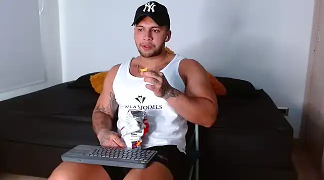 Snapshot of frank_myles chatting on January 30, 2025, 8:42 pm frank myles online show from January 30, 2025, 8:42 pm