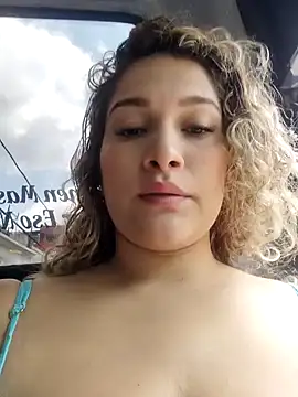 Sara smiiith211 online show from February 12, 2025, 4:44 pm