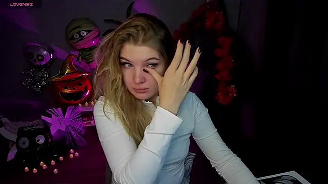 lily williamss online show from October 13, 2025, 1:29 am