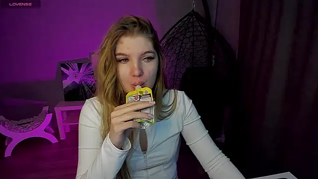 Snapshot of lily_williamss chatting on February 27, 2026, 12:44 am lily williamss online show from February 27, 2026, 12:44 am