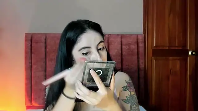 Snapshot of Emilywatsonn chatting on March 7, 2026, 12:43 pm Emilywatsonn online show from March 7, 2026, 12:43 pm