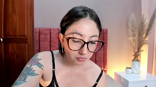 Snapshot of Emilywatsonn chatting on June 25, 2026, 5:12 am Emilywatsonn online show from June 25, 2026, 5:12 am