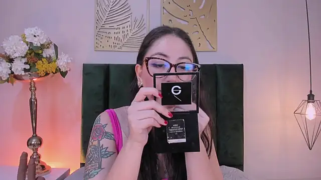 Snapshot of Emilywatsonn chatting on June 2, 2026, 1:05 am Emilywatsonn online show from June 2, 2026, 1:05 am
