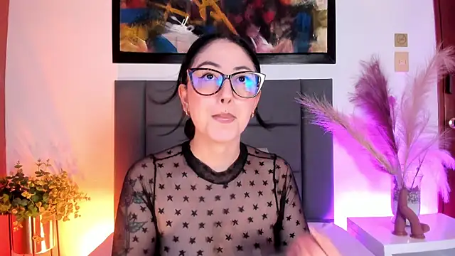 Snapshot of Emilywatsonn chatting on March 20, 2026, 12:33 am Emilywatsonn online show from March 20, 2026, 12:33 am