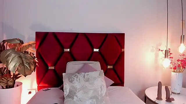 Snapshot of Emilywatsonn chatting on April 3, 2026, 6:14 pm Emilywatsonn online show from April 3, 2026, 6:14 pm