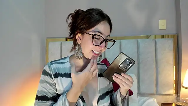 Emilywatsonn online show from November 21, 2025, 12:20 am