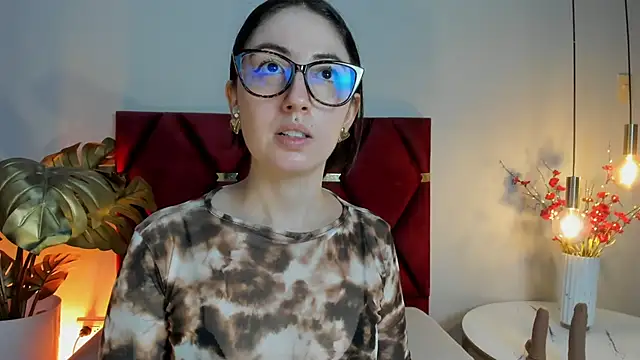 Snapshot of Emilywatsonn chatting on May 9, 2026, 12:36 am Emilywatsonn online show from May 9, 2026, 12:36 am