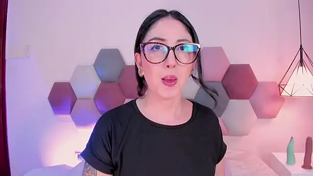 Snapshot of Emilywatsonn chatting on March 6, 2026, 12:27 am Emilywatsonn online show from March 6, 2026, 12:27 am