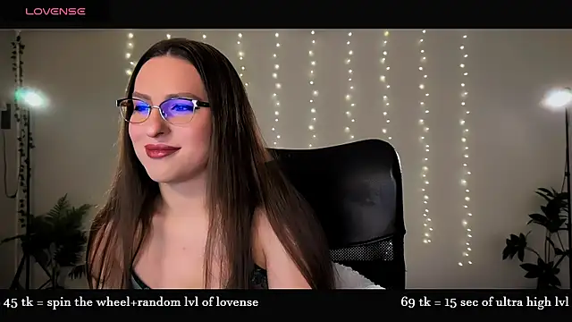 Snapshot of Alicia_x_art chatting on March 27, 2026, 8:10 pm Alicia x art online show from March 27, 2026, 8:10 pm