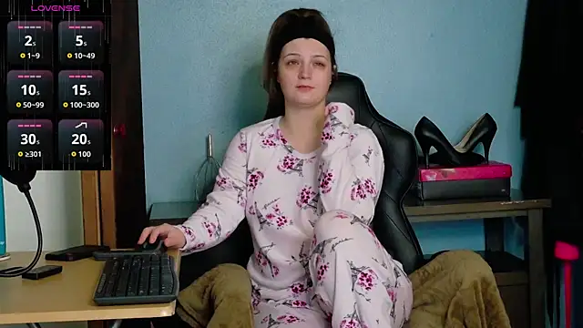 TreeJeanne online show from October 12, 2025, 2:57 am